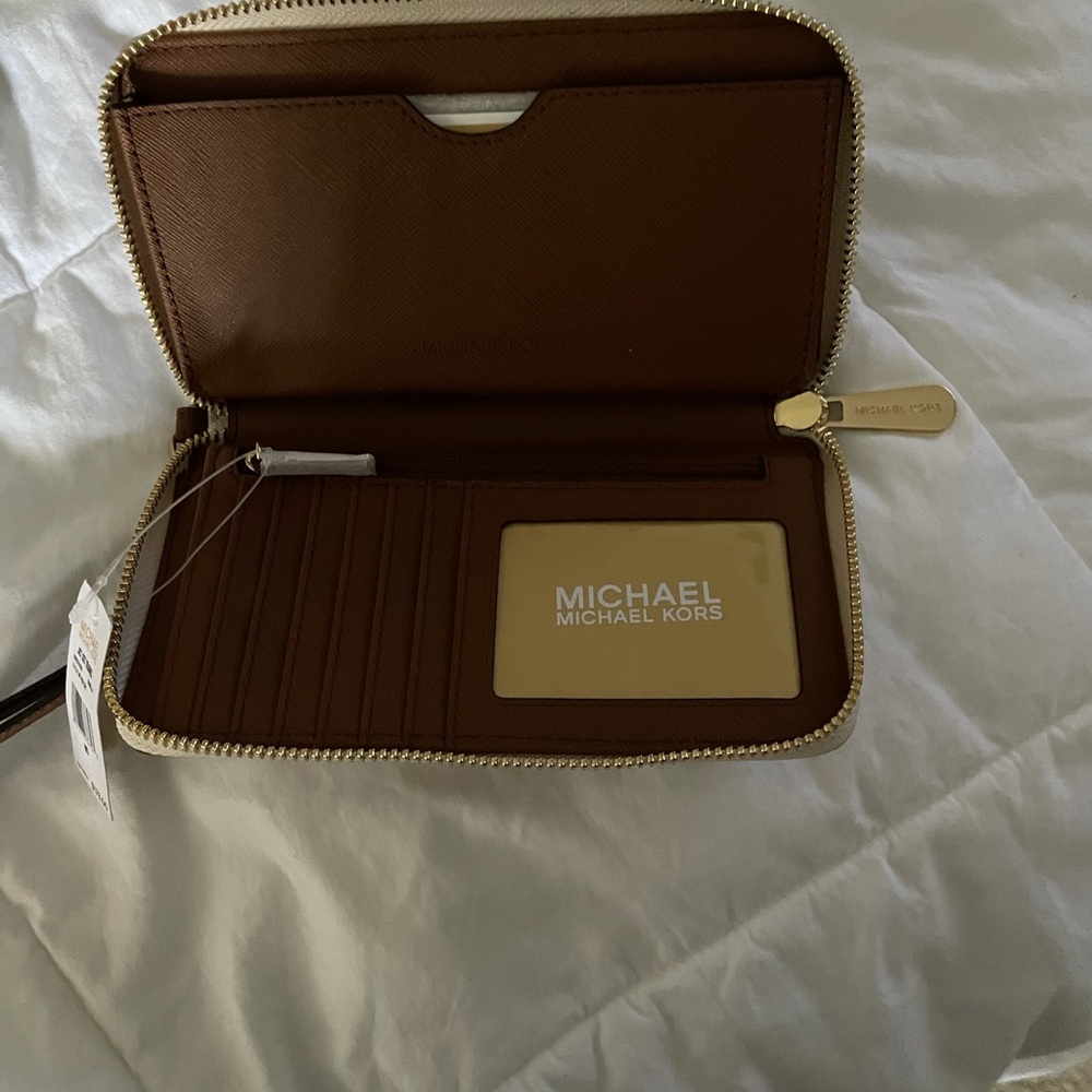 Michael Kors Jetset Wallet.